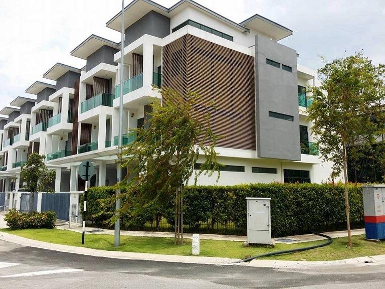 SALE 3STY REFLEXION POOL VILLA BANDAR NUSAPUTRA
