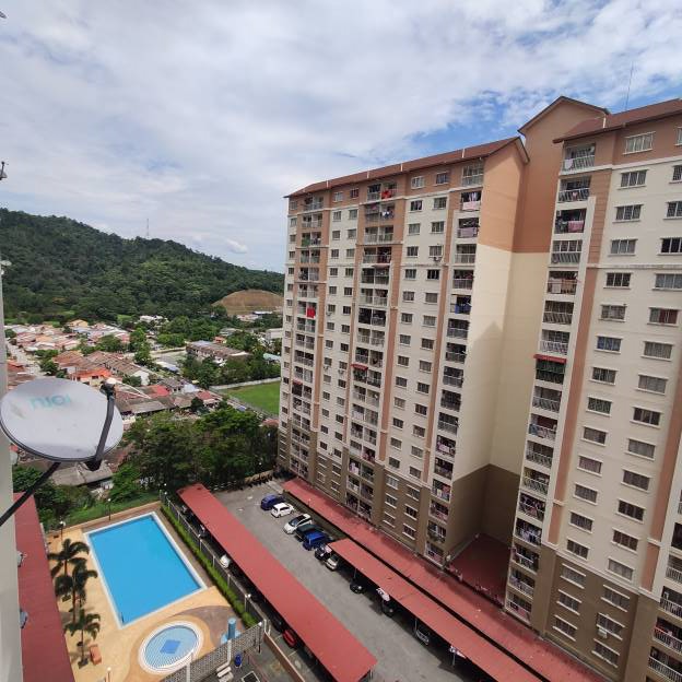 RENT NEWLY PAINT APARTMENT LAKEVIEW BATU CAVES