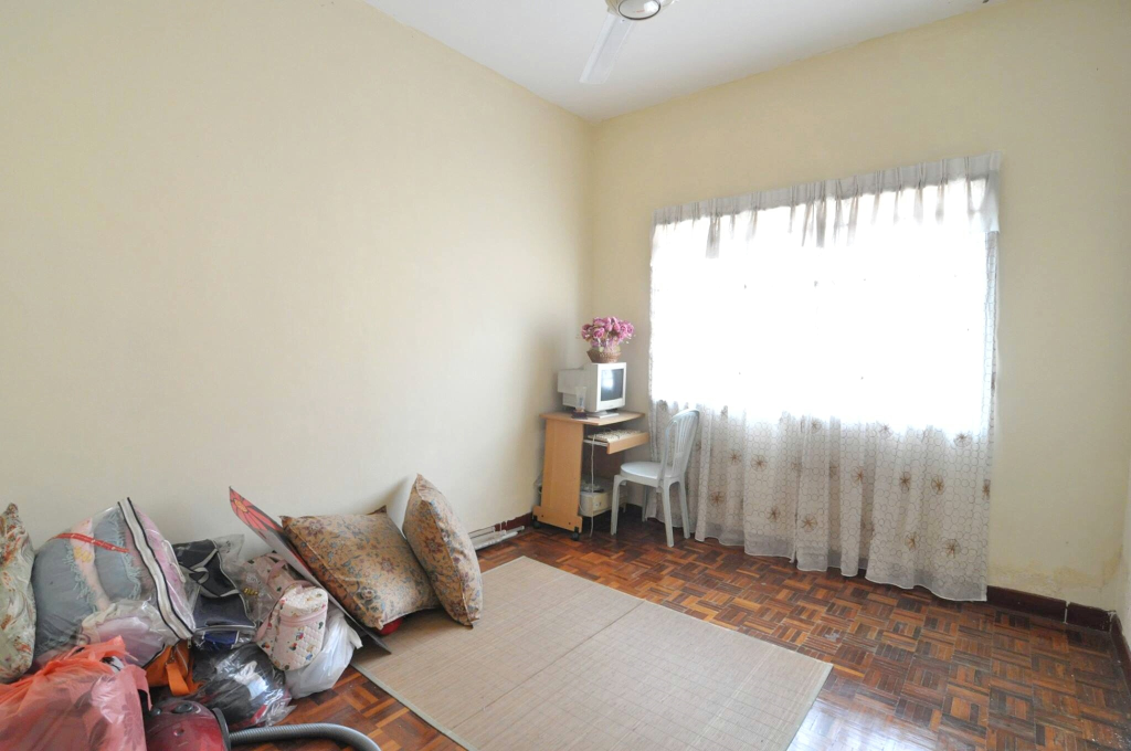 RUMAH TERES DUA TINGKAT, TAMAN IMPIAN PUTRA, BANGI - photo 6