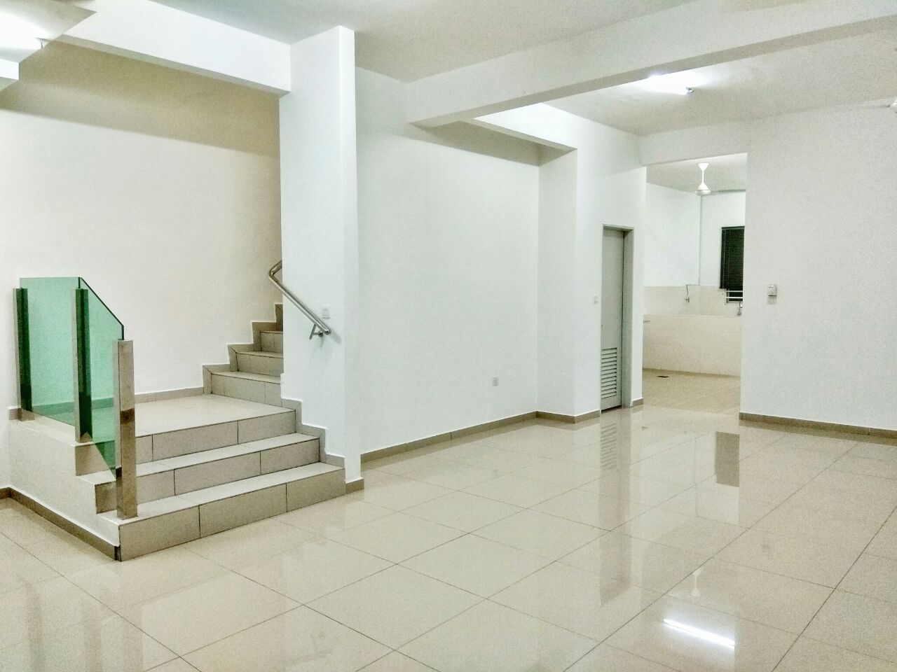 2 STOREY TERRACE HOUSE, NUSARI AMAN 3, SENDAYAN - photo 2