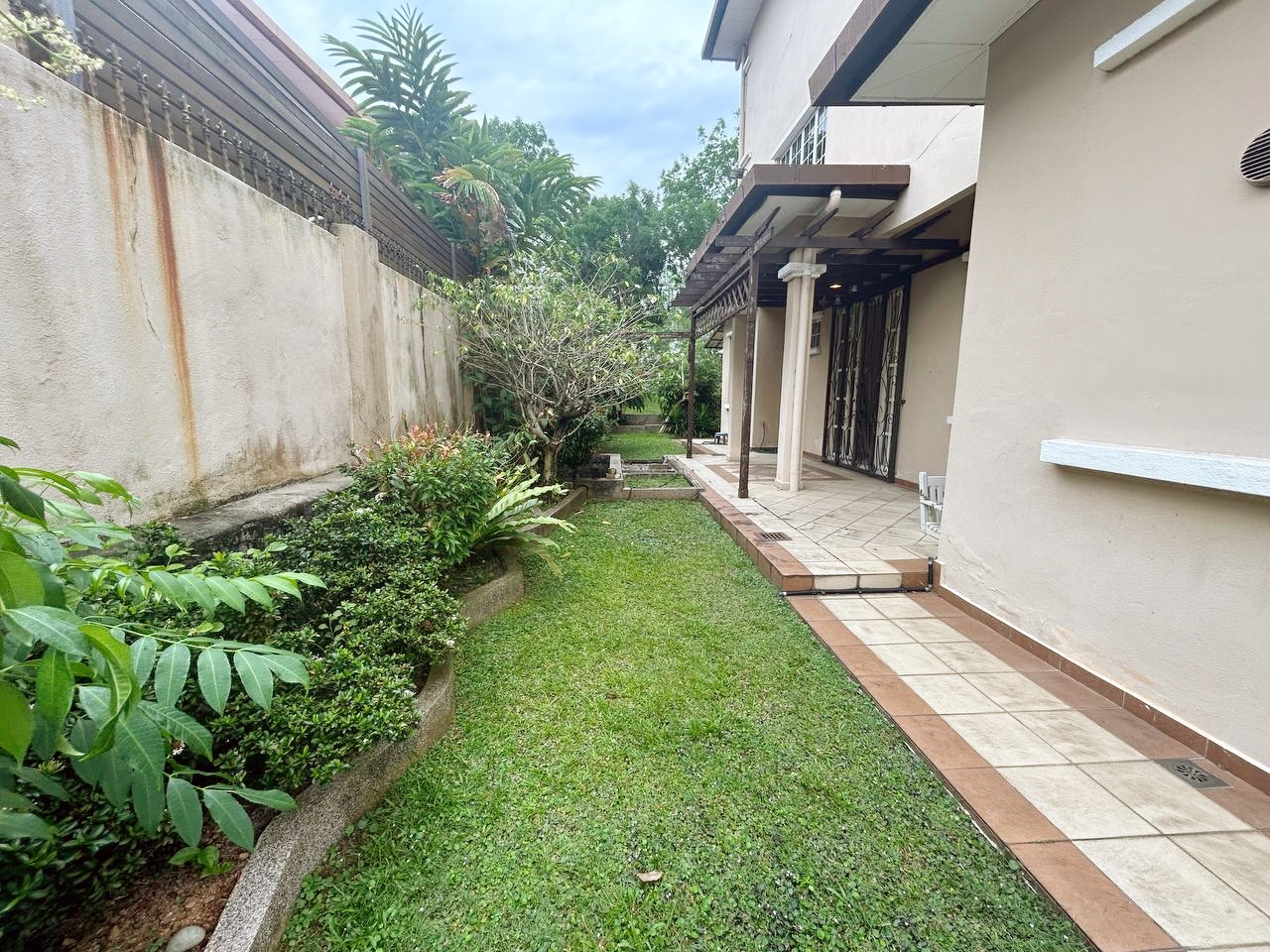 Triple storey Semi D Seksyen 7 Shah Alam - photo 2