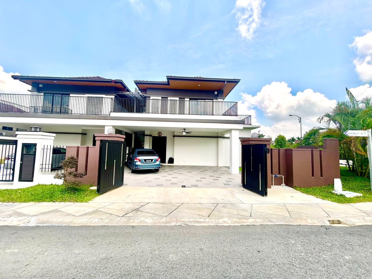 Corner Double Storey ...