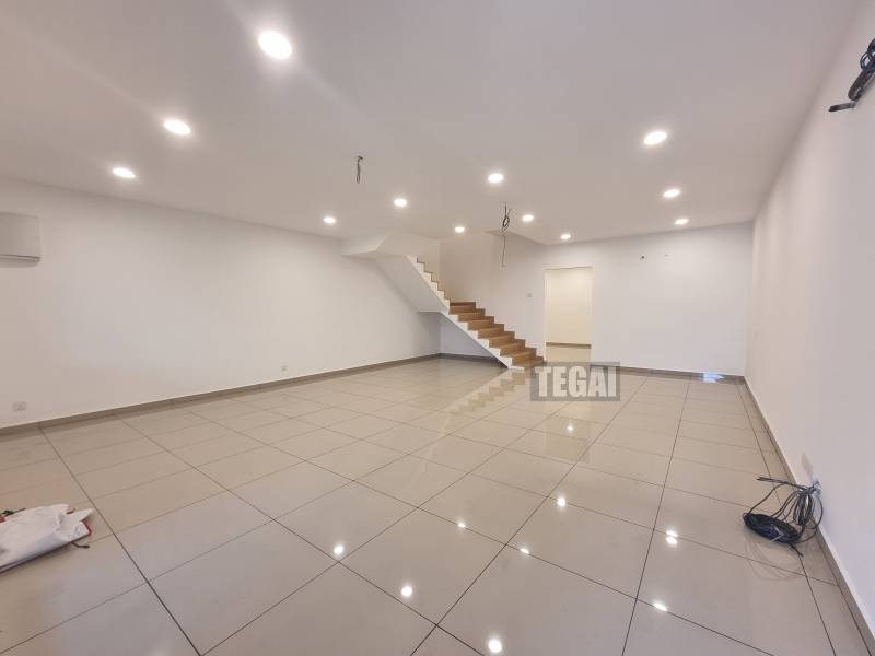 Fully Renovated Exte ...