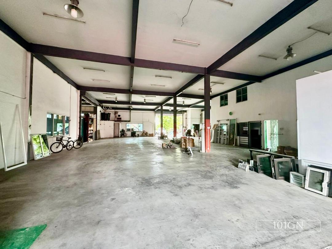 Newly Refurbished 5400sf Klang Utama 2 Sty Factory - photo 2