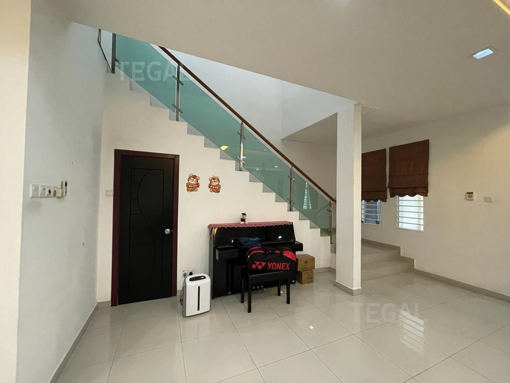 Fully Renovated 3200sf Kemuning Residence Bungalow - photo 5