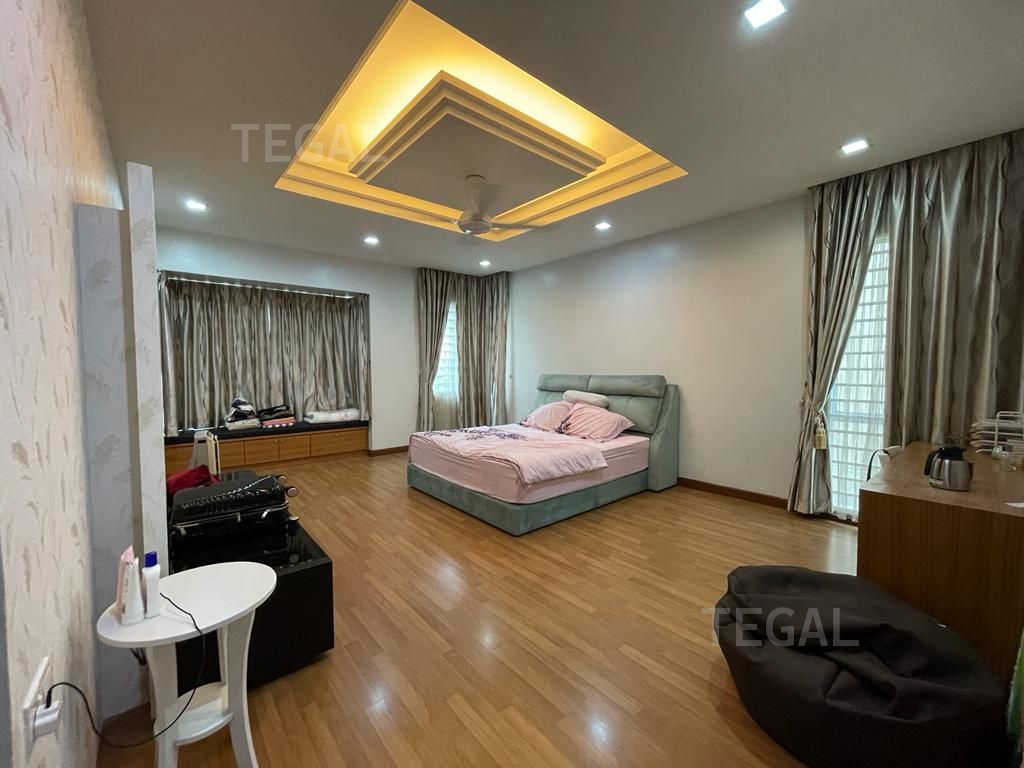 Fully Renovated 3200sf Kemuning Residence Bungalow - photo 6