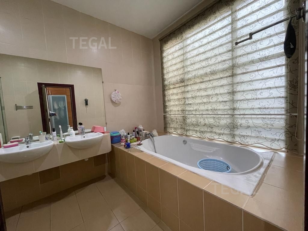 Fully Renovated 3200sf Kemuning Residence Bungalow - photo 10