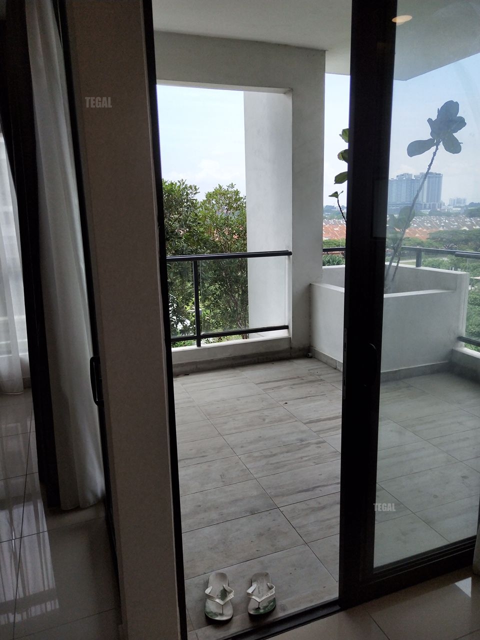 Renovated Furnished 1183sf Armanna Kemuning Prima - photo 2