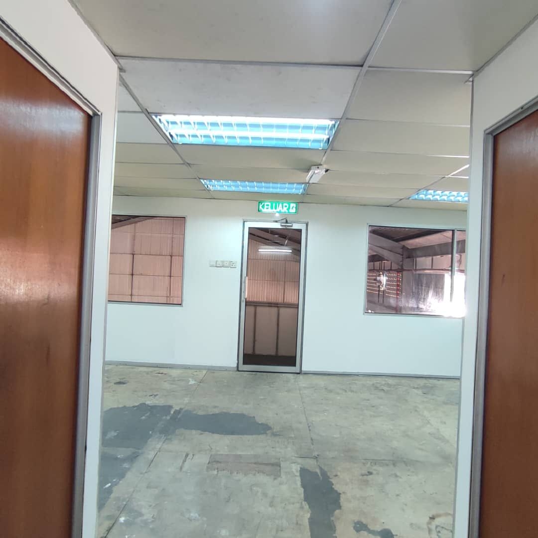 Bukit Kemuning Seksyen 32 Warehouse Good Condition - photo 5