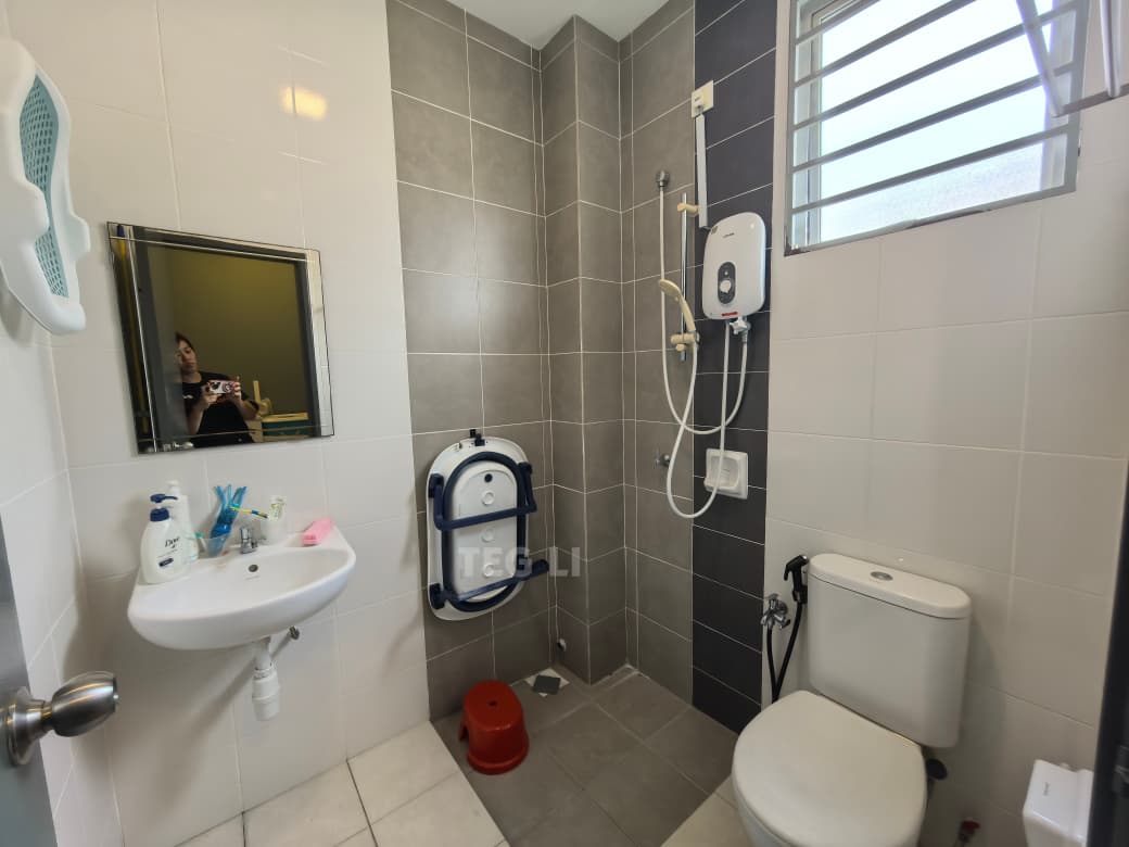 Fully Renovated Extended 24x75 Bandar Parklands - photo 10