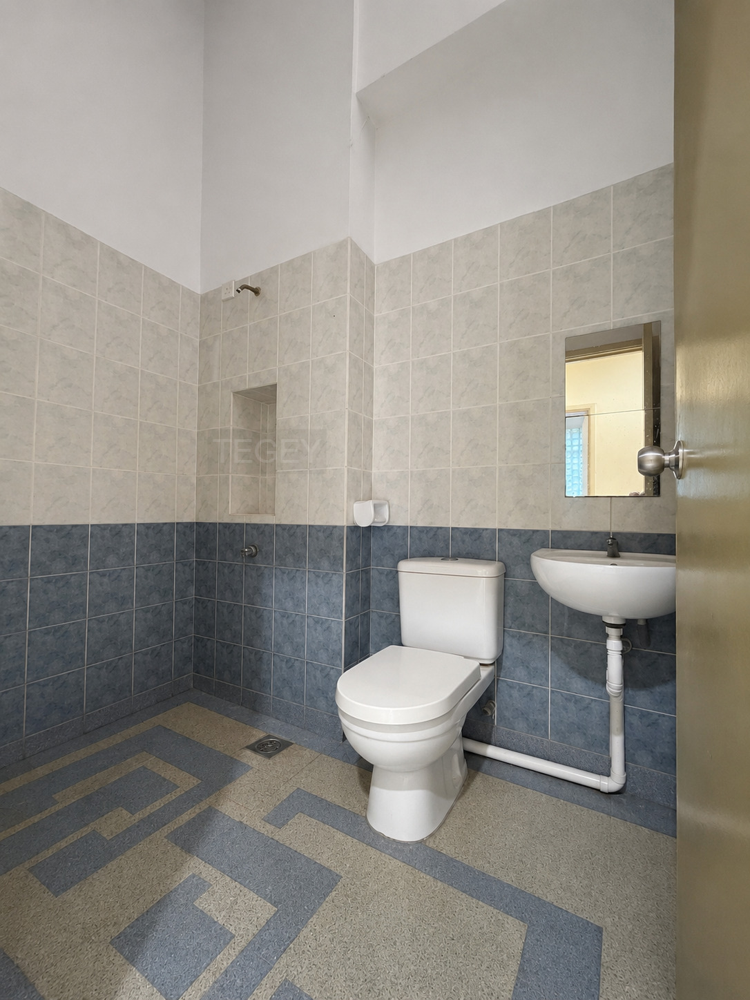 Renovated Aman Perdana 32x75 2 Storey Semi D - photo 2