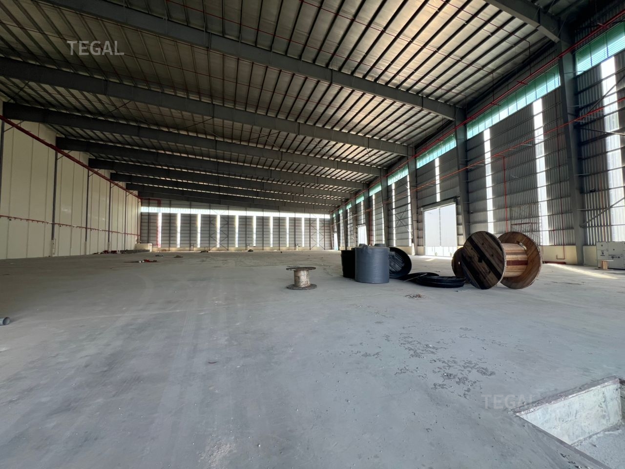 1000 Amp Detached Warehouse North Port - photo 3