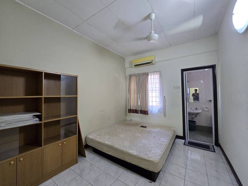 Furnished Renovated Extend Bukit Rimau 2 Storey - photo 11