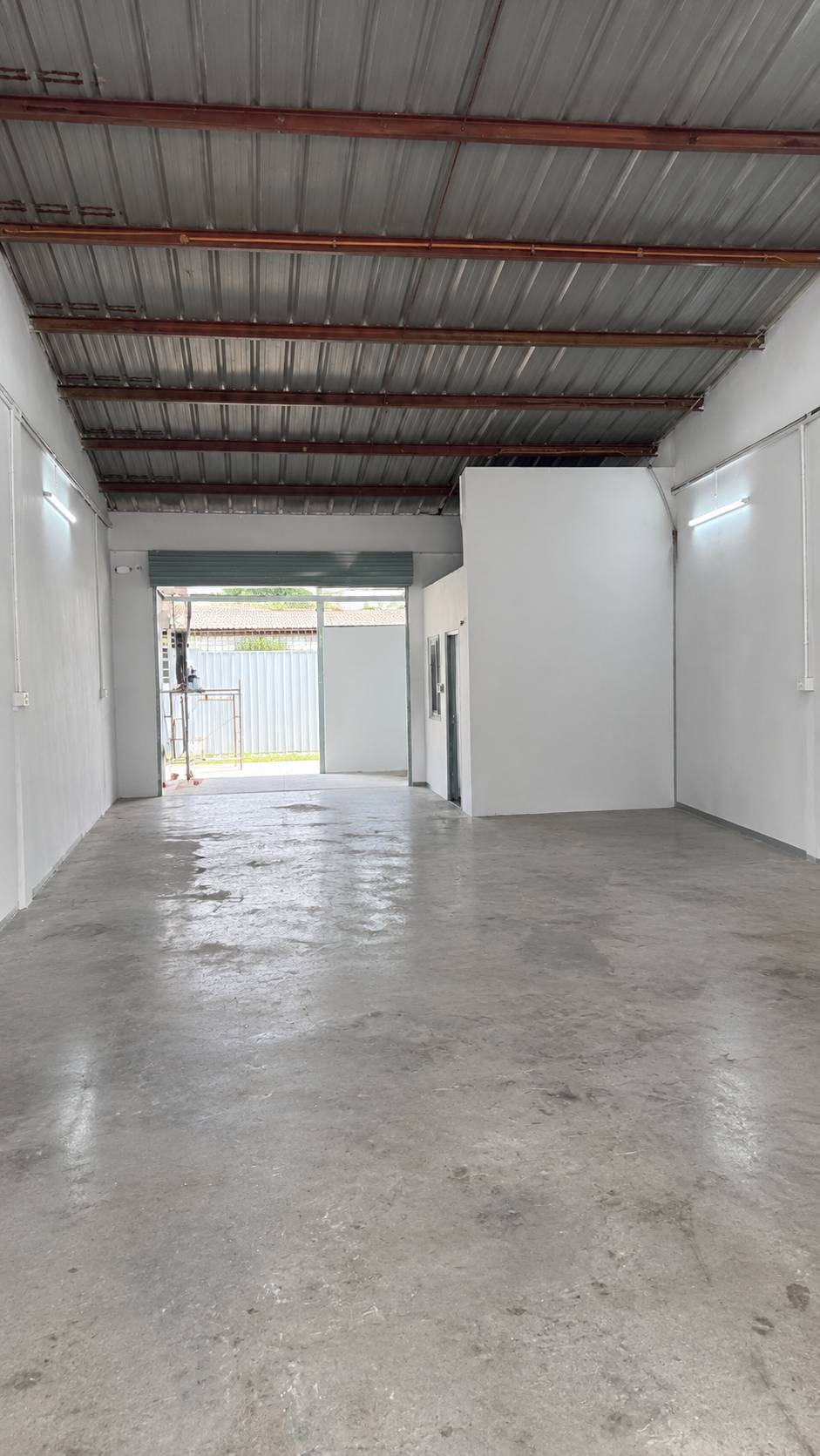 Newly Refurbished 20x80 Puchong Utama - photo 3