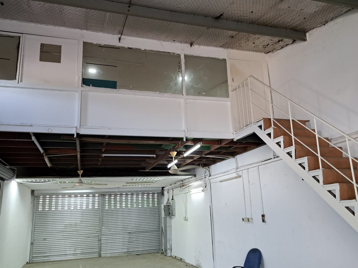 Ample Parking 3251sf Bukit Puchong Corner Factory - photo 2