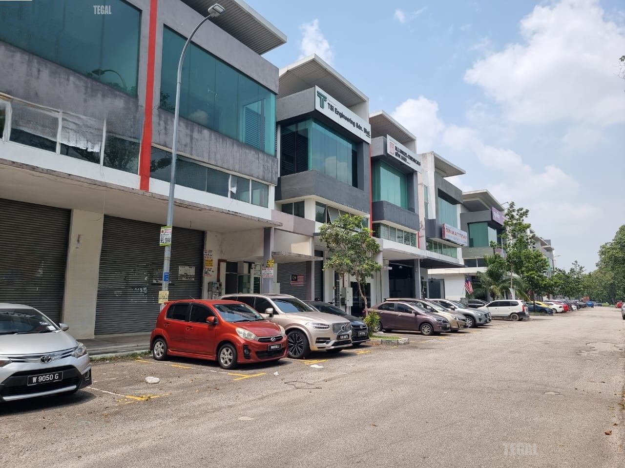 Facing Main Road 32x81 Ground Floor Bukit Kemuning - photo 1