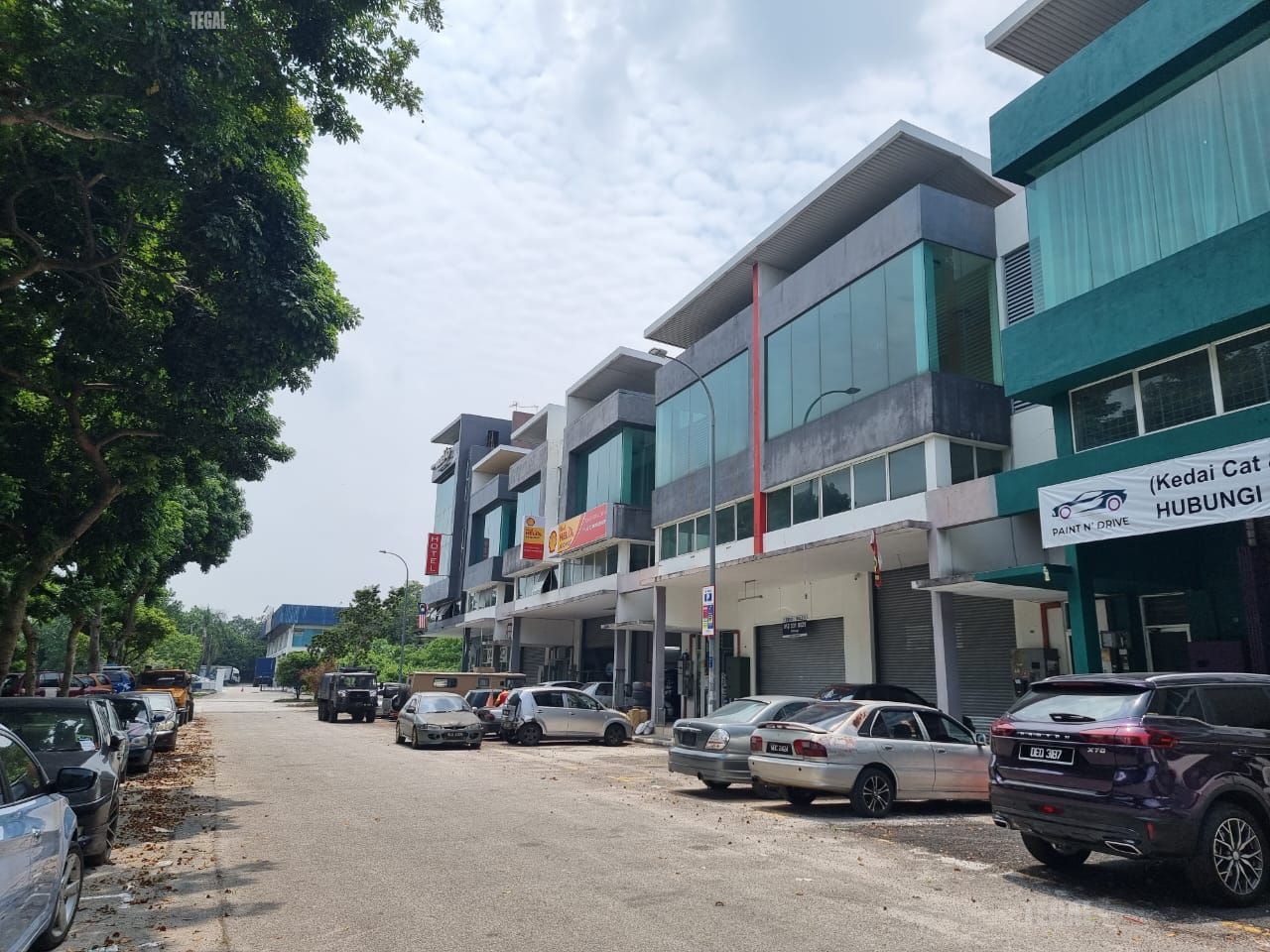 Facing Main Road 32x81 Ground Floor Bukit Kemuning - photo 2