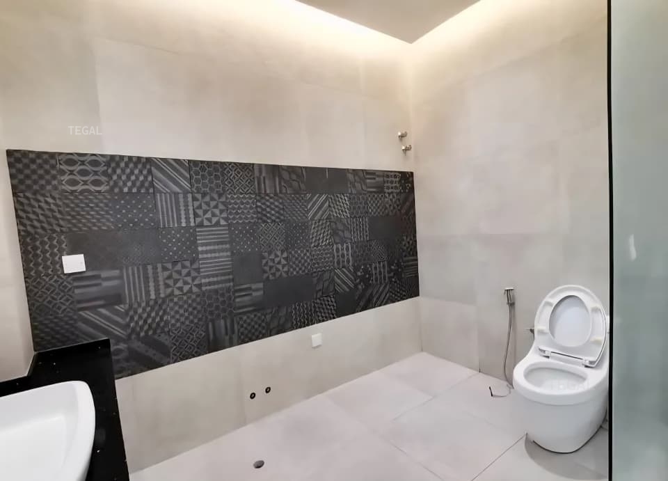 Fully Renovated 10000sf Glenmarie Cove Bungalow - photo 9