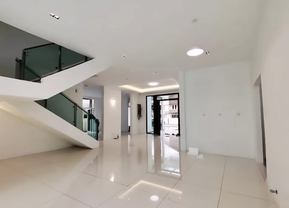 Fully Renovated 10000sf Glenmarie Cove Bungalow - photo 4