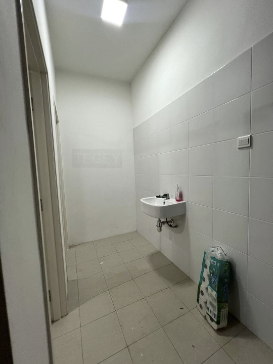 Ample Parking Ground Floor Rimbayu Shop - photo 2