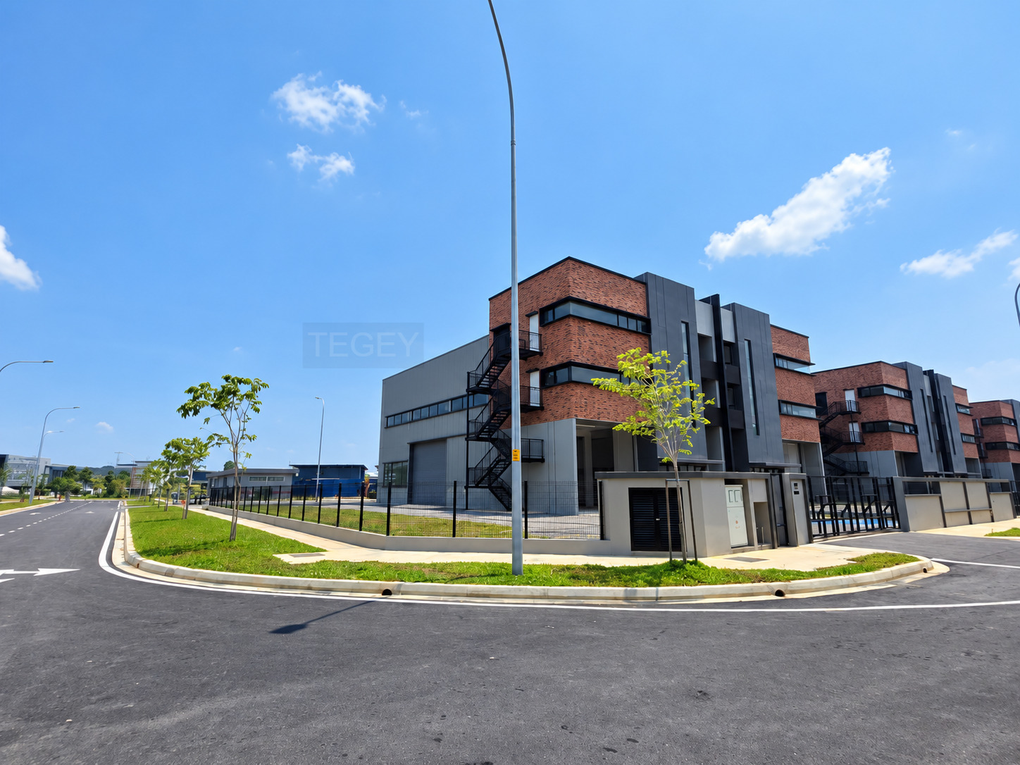 Ready Cf Ample Parking 12848sf Semi D Corner - photo 5