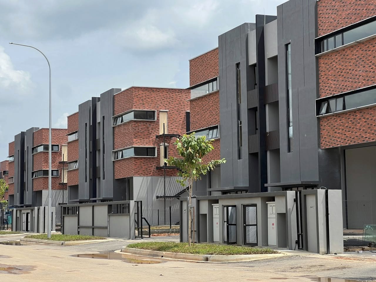 Ready Cf Ample Parking 10500sf Semi D Factory