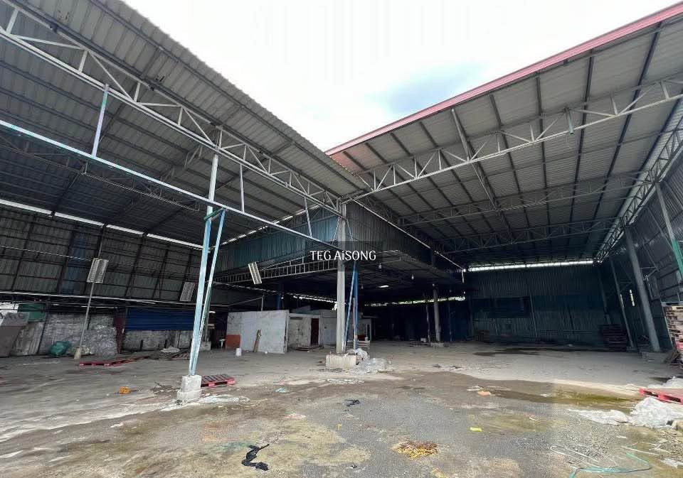 Below Market Warehouse Bukit Kemuning Seksyen 34 - photo 5