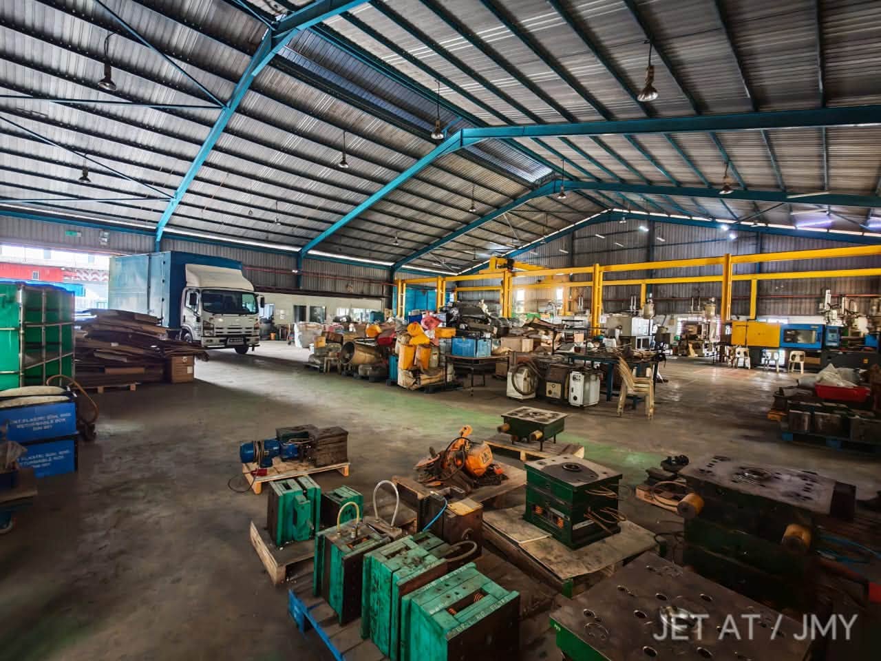 Below Market Warehouse Bukit Kemuning Kampung Jawa - photo 4