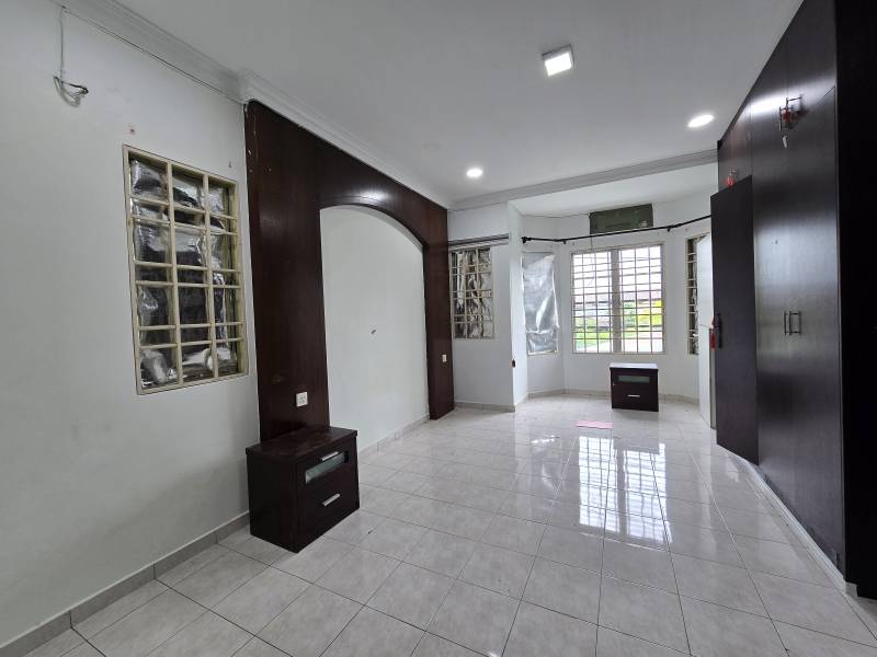 Facing Open Reno Extend 40x75 Bandar Puteri - photo 9