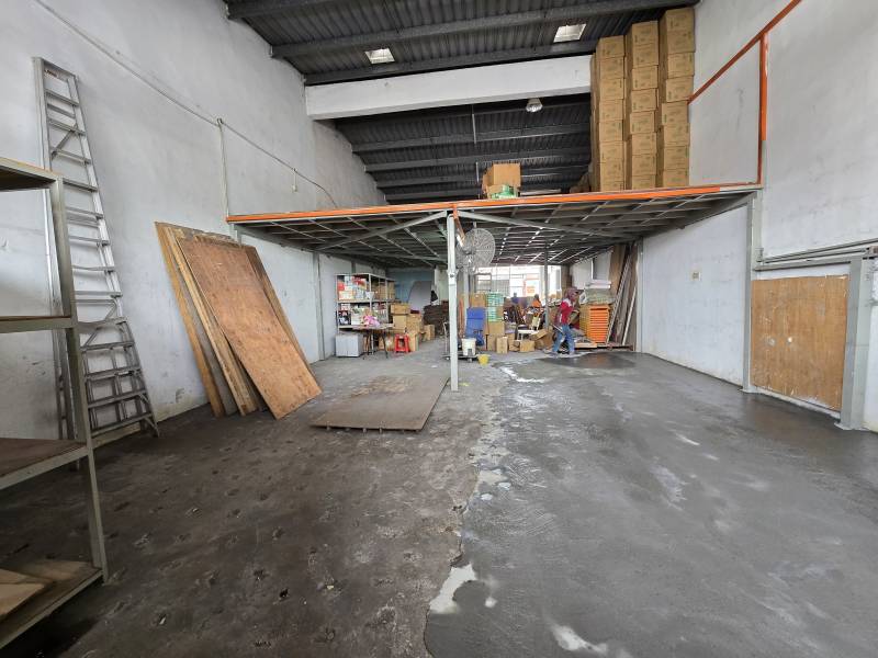 Refurbished 20x80 Puchong Utama Mezzanine Floor - photo 2