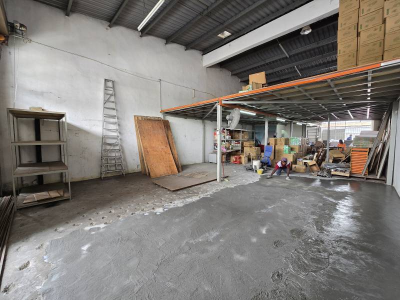 Refurbished 20x80 Puchong Utama Mezzanine Floor - photo 3