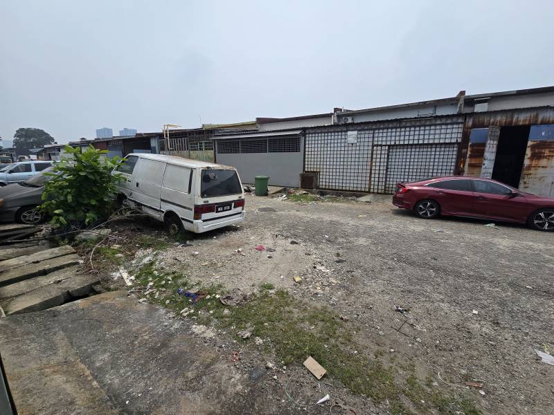 Refurbished 20x80 Puchong Utama Mezzanine Floor - photo 5