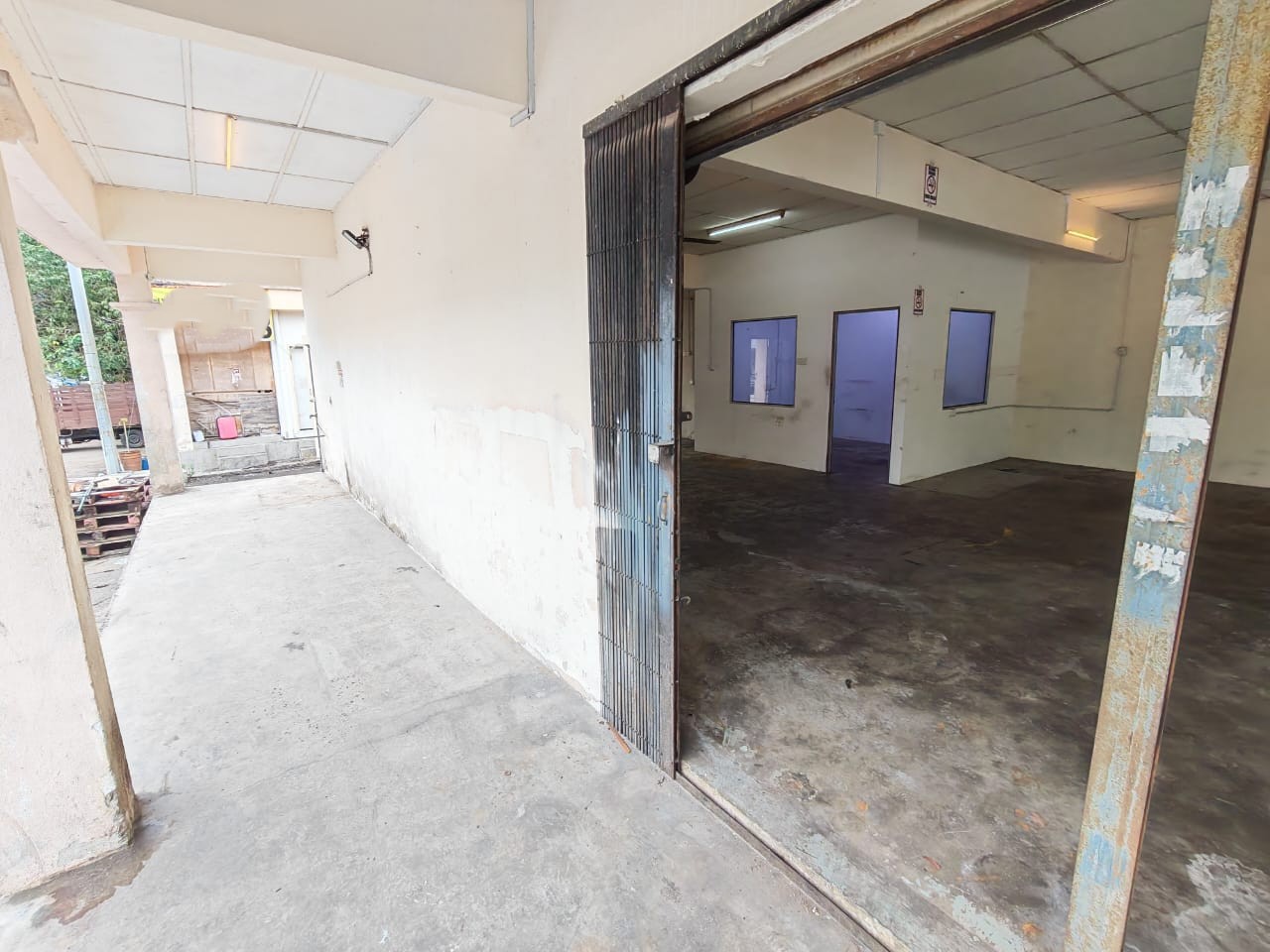 Ample Parking 2100sf Bukit Puchong Corner Shop - photo 6