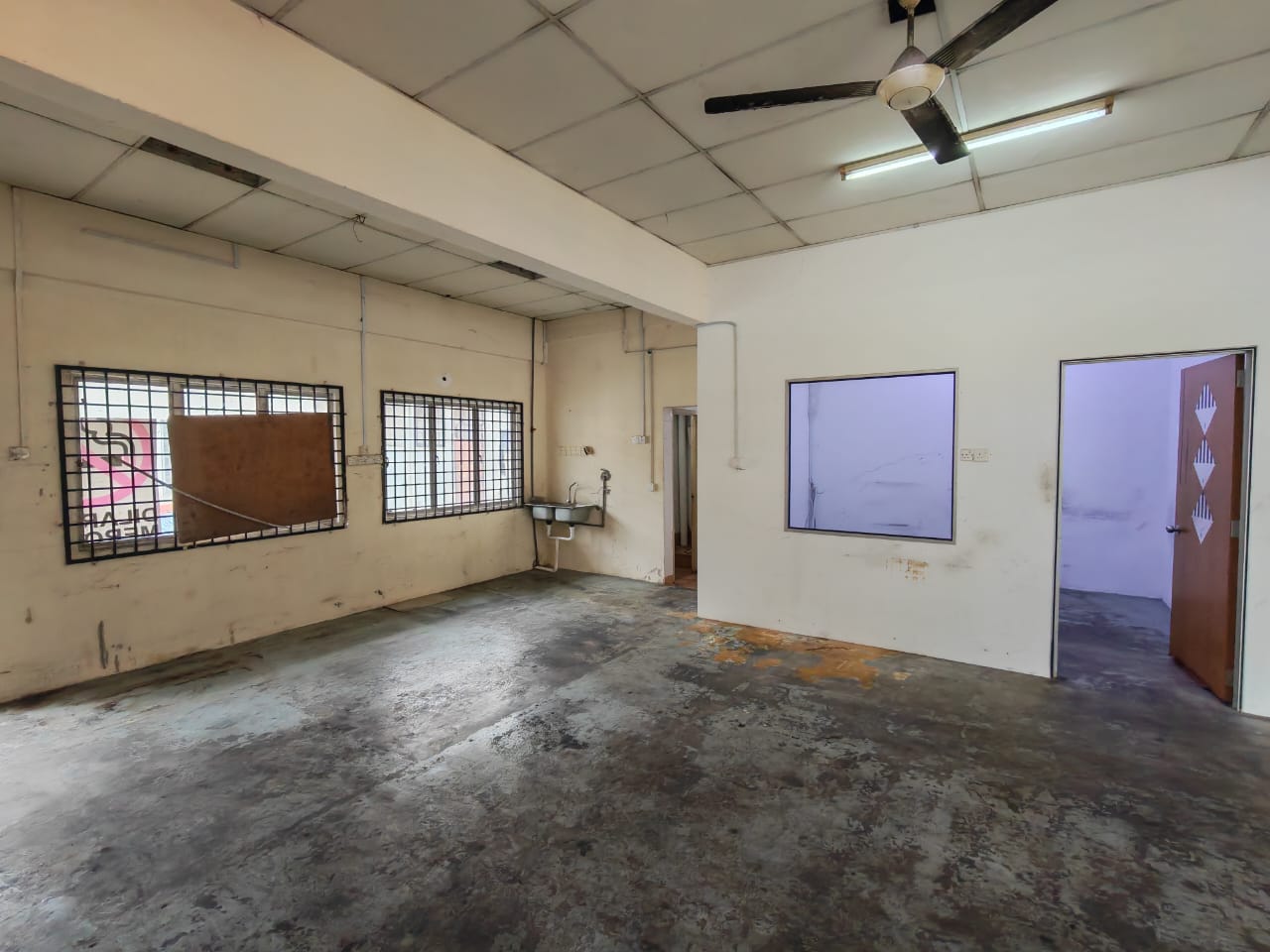 Ample Parking 2100sf Bukit Puchong Corner Shop - photo 7
