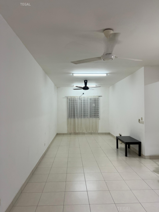 Good Condition Below Market De Bayu Apartment - photo 2