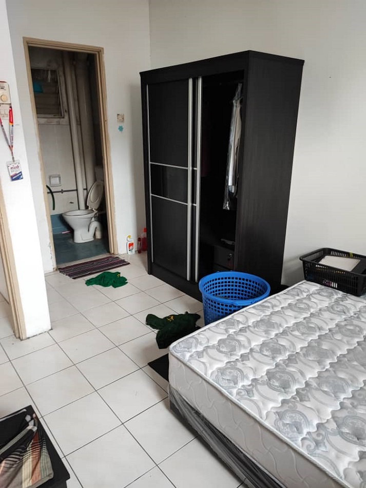 Suria Kinrara 712sf 3room Basic 1 Parking Near Kes - photo 3