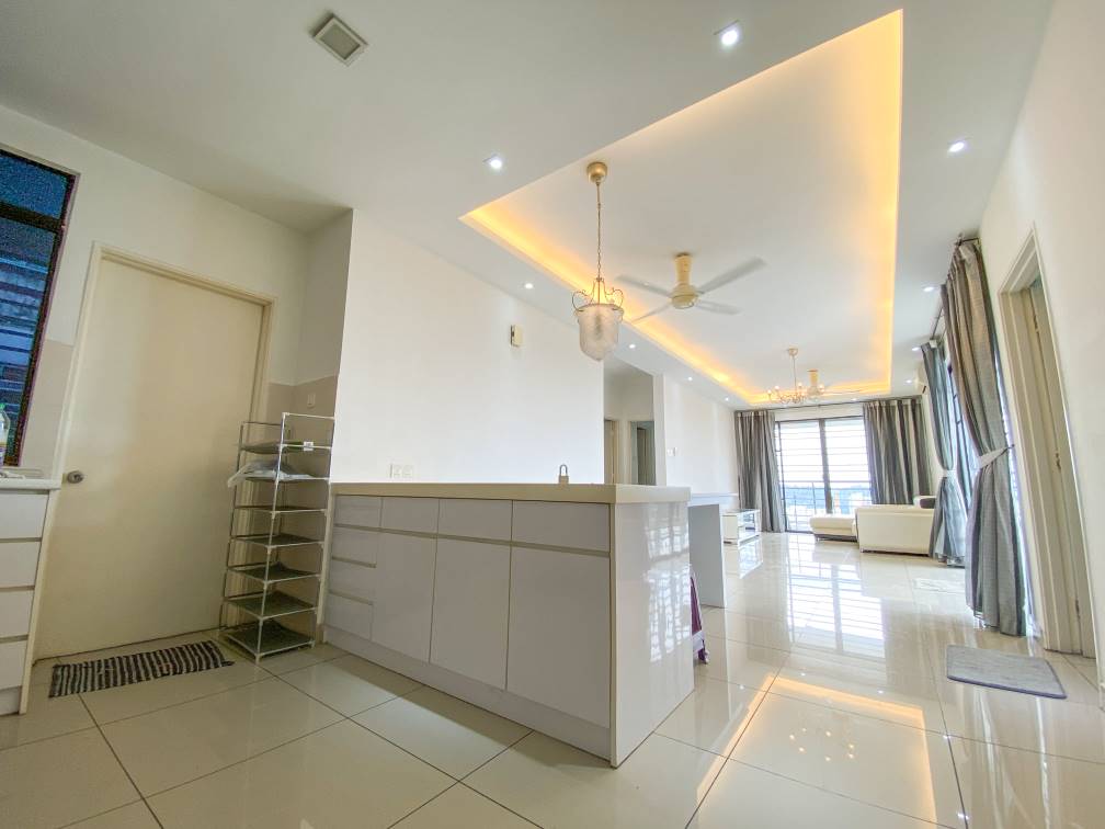 CORNER UNIT OF ONE DAMANSARA CONDO FOR SALE - photo 2