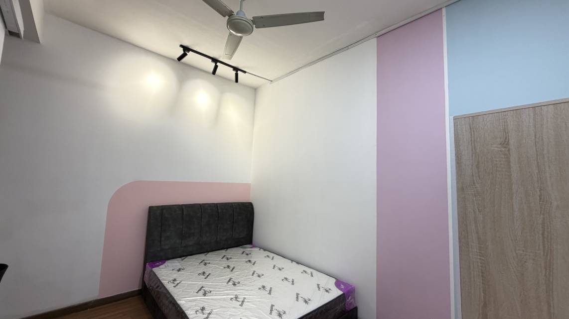 OUG Parklane Single bedroom