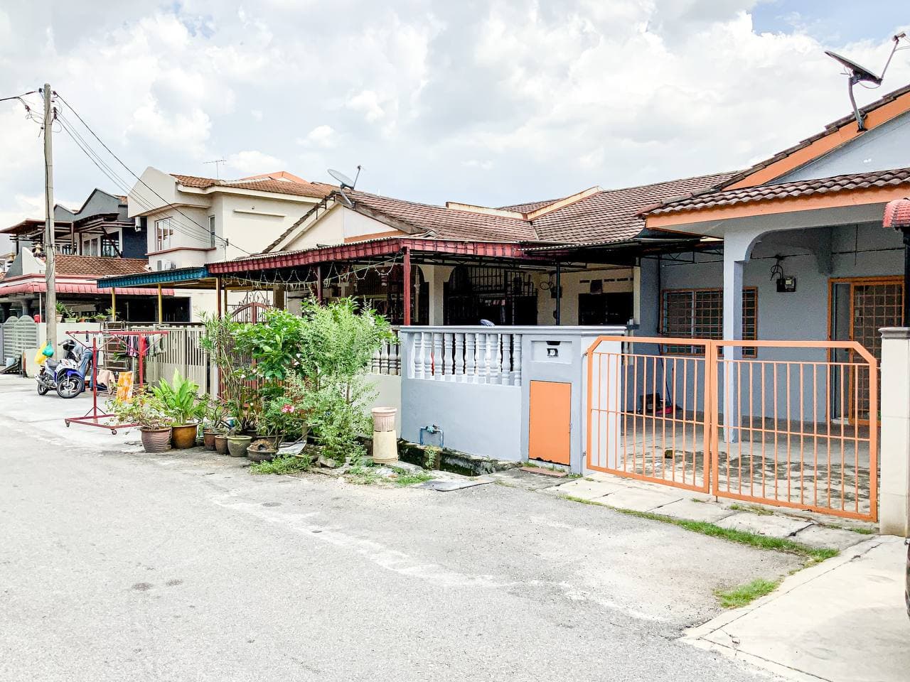 SINGLE STOREY TERRACE, TAMAN ORKID, PEKAN MERU - photo 3