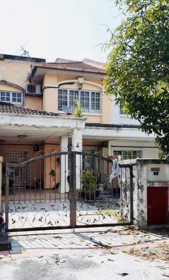 DOUBLE STOREY RENOVATED TAMAN SRI PUTRA 2