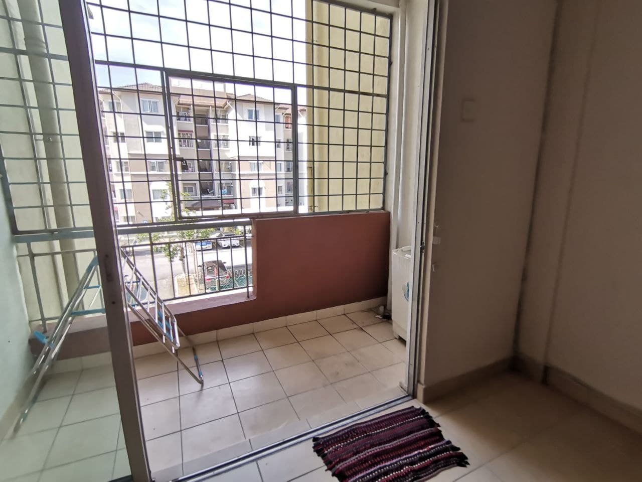 Level 2 Blok H Apartment Kasuarina Bandar Botanik - photo 3