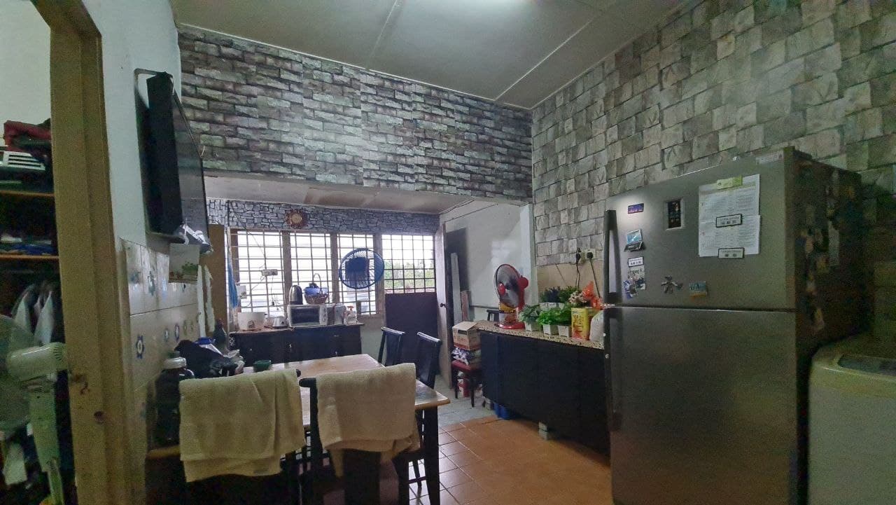RENOVATED FREEHOLD SINGLE STOREY TERRACE JALAN K - photo 4