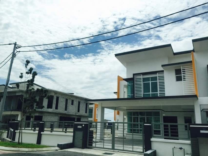 DOUBLE STOREY TERRACE END LOT BANDAR HILLPARK - photo 1