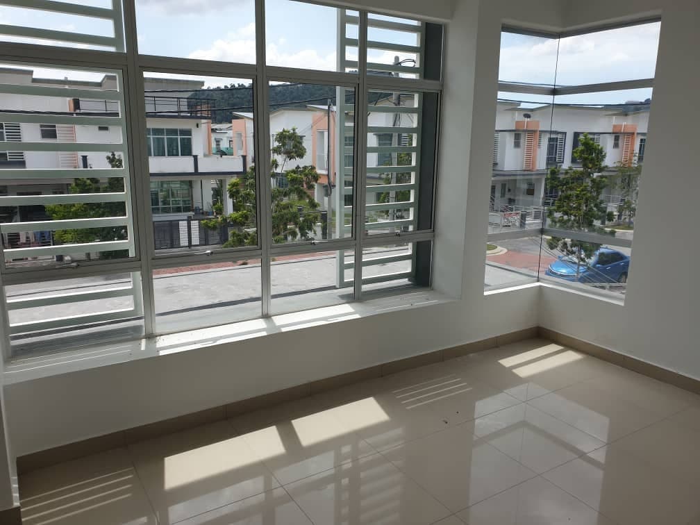 DOUBLE STOREY TERRACE END LOT BANDAR HILLPARK - photo 8