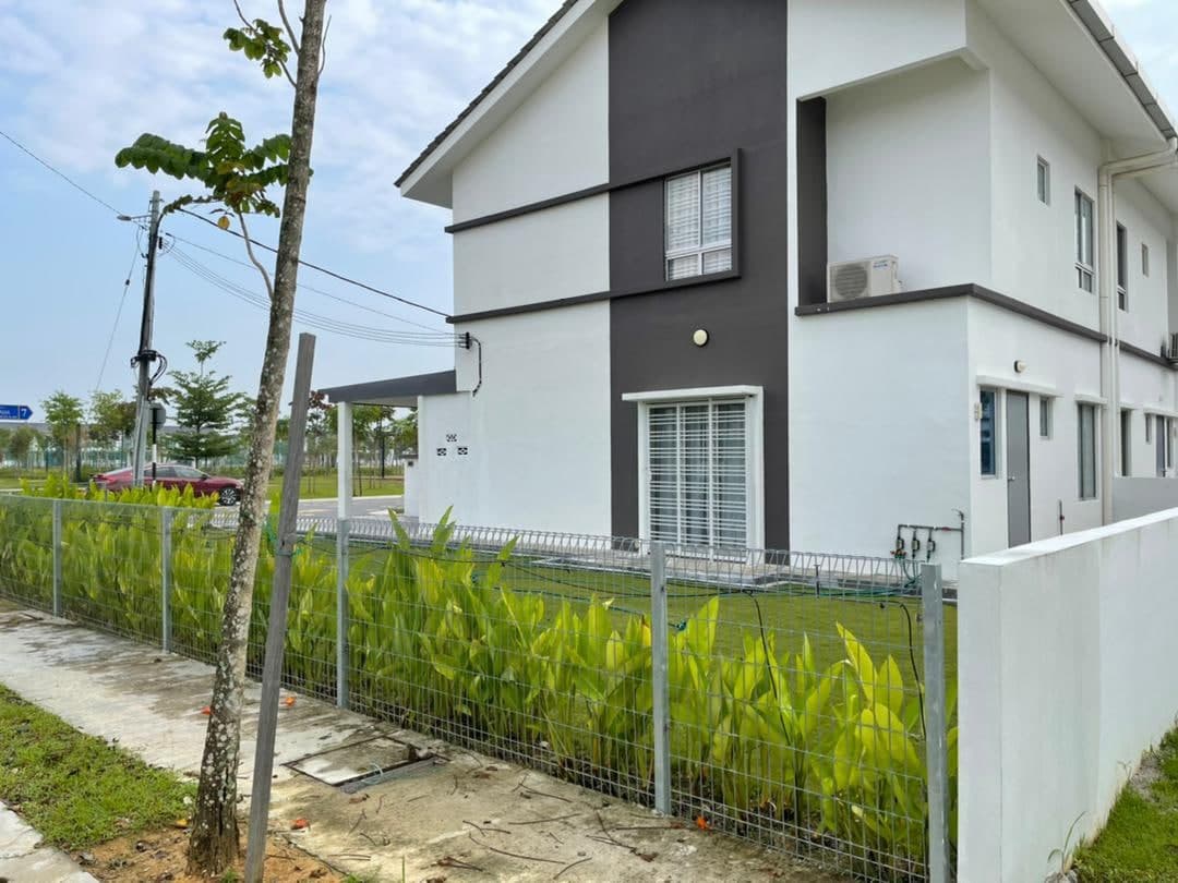 CORNER DOUBLE TERRACE IRAMA PERDANA   PUNCAK ALAM - photo 2