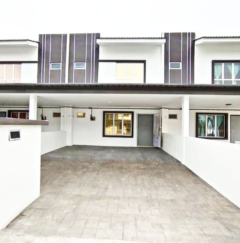 DOUBLE STOREY RENOVATED IRAMA PERDANA PUNCAK ALAM - photo 1
