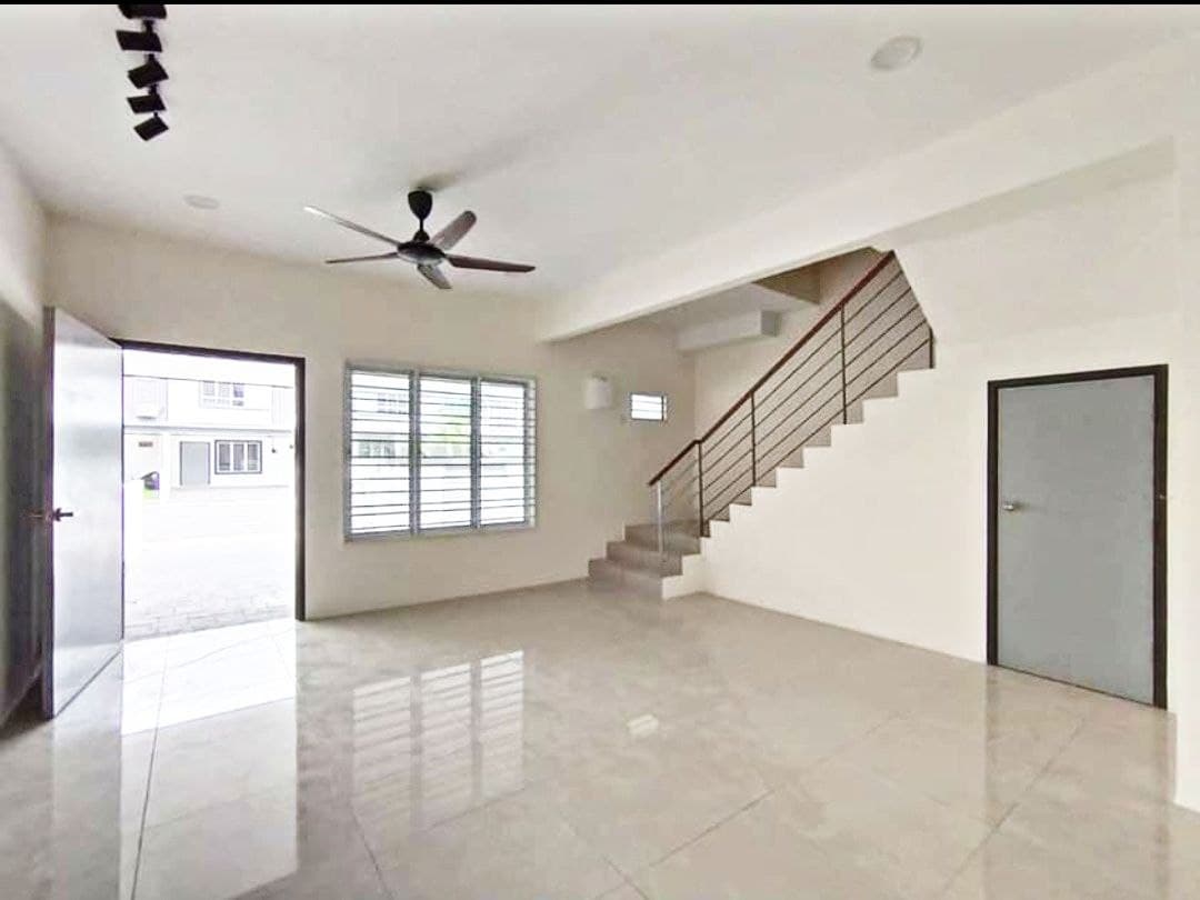 DOUBLE STOREY RENOVATED IRAMA PERDANA PUNCAK ALAM - photo 2
