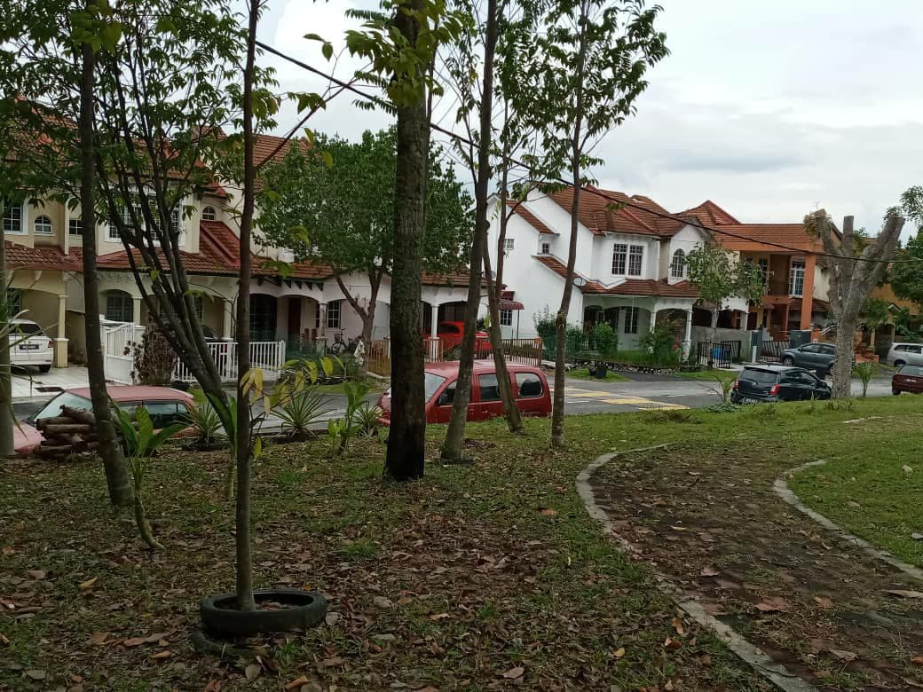 RENOVATED DOUBLE STOREY TERRACE FASA 2 PUNCAK ALAM - photo 2