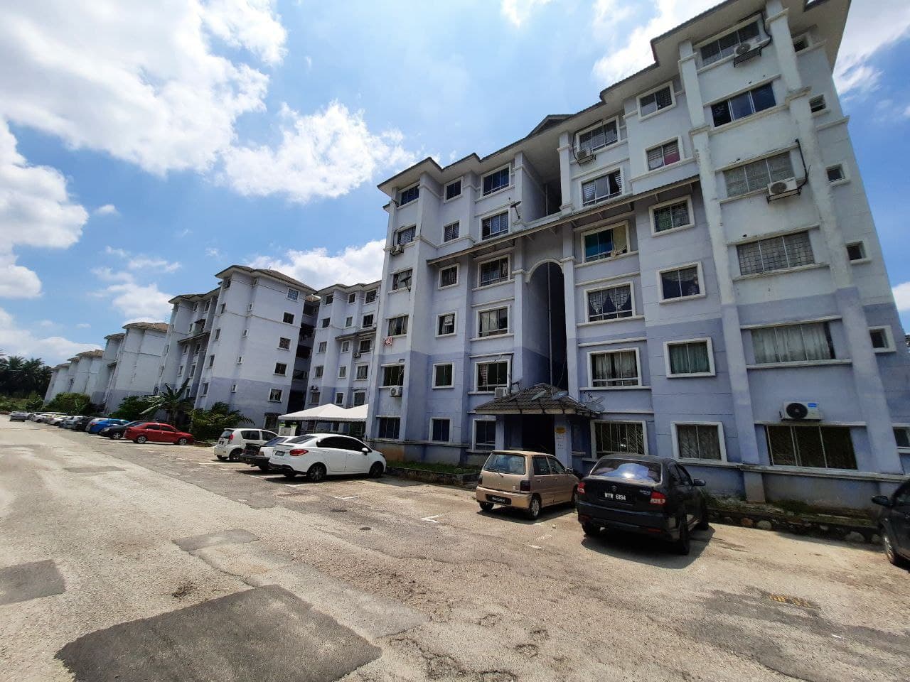 APARTMENT WARNASARI 3, BANDAR PUNCAK ALAM