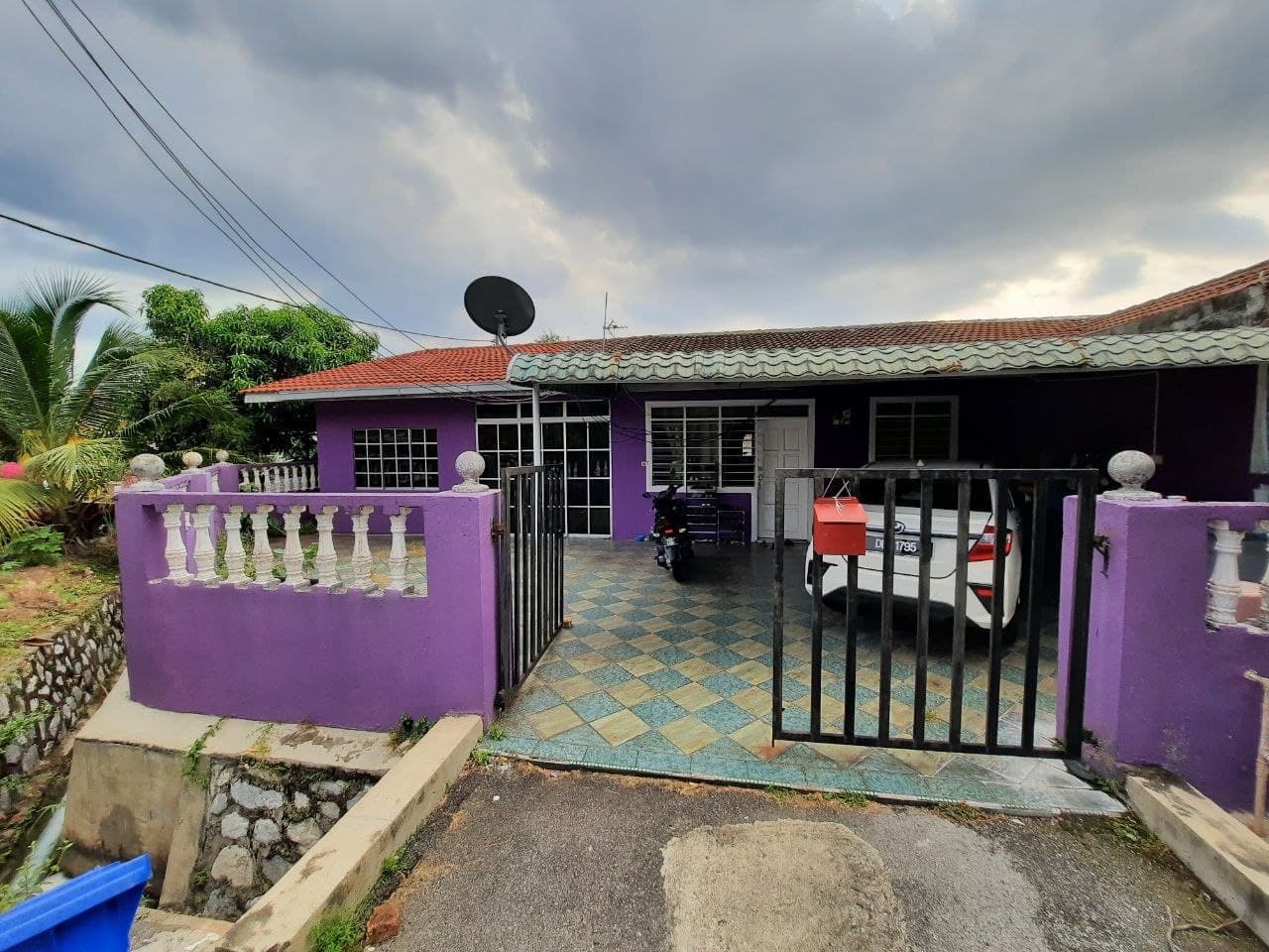 CORNER LOT SINGLE STOREY TERRACE AT SEKSYEN 20 - photo 1